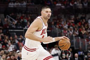 抢6个前场板！武切维奇半场12中6拿到14分6板1助