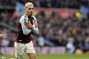 客战利兹联梅开二度！罗杰斯是2000年索斯盖特之后的维拉首人