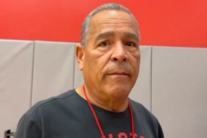 NCAA名帅：基扬·安东尼和他父亲很像 2025届的球员很多都能打NBA