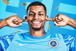 今天是韦斯利、彭鹏的生日，祝韦斯利、彭鹏生日快乐