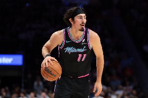 高效替补！哈克斯11投5中&罚球4中3 贡献13分7板5助