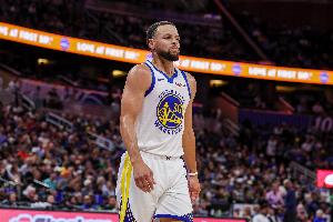 中规中矩！库里24中12得31分3板2助1断2帽 三分17中6&正负值+4