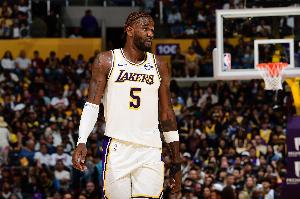 雷迪克：艾顿因病缺席训练但将随队前往犹他 其他所有球员都健康