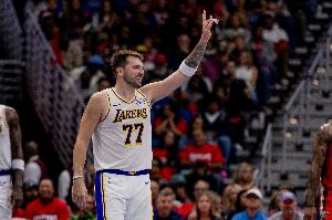 东契奇本赛季已达成400分100助！单赛季达此数据历史最快