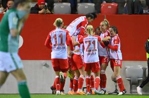 德媒：拜仁接近收购女足新主场，同时帮助翁特哈兴缓解财务压力