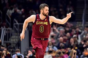 2016年的今天：凯文·乐福首节14投11中轰34分 创NBA首节得分纪录