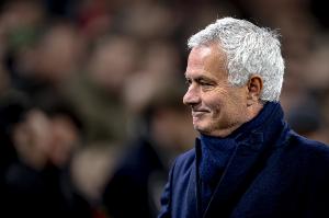 不容易！穆帅率本菲卡拿下赛季欧冠首胜，阿贾克斯5连败仍垫底