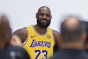 要如何才能限制住湖人队？詹姆斯：我没答案 其实我有&但不告诉你