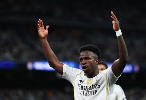 近10年仅3人单场欧冠8次过人+多次助攻：梅西、姆巴佩、维尼修斯