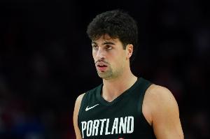 白送分不要是吧？阿夫迪亚两罚不中 开拓者落后8分