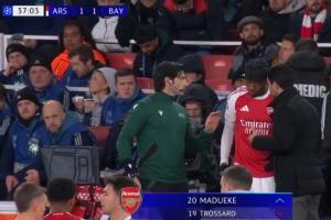 第37分钟特罗萨德伤退，马杜埃凯登场