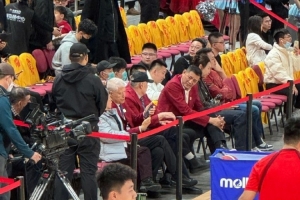 名人堂成员云集！蒋兴权、巩晓彬、王治郅、苗立杰等观战中韩大战