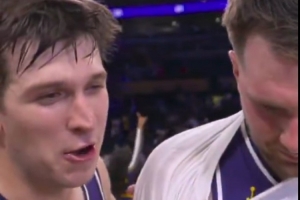 氛围真好！里夫斯：我扣篮比东契奇多 后者：没错但你不想防守啊