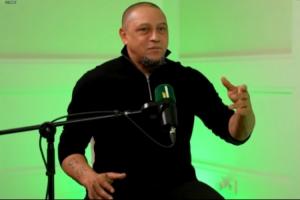 卡洛斯：梅/罗？我会稍微偏向C罗一点，但他们都是非常顶级的球员