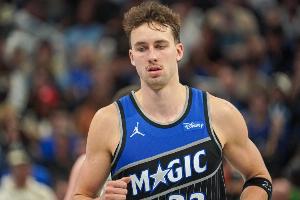 挺能抢！小瓦格纳半场8中3得8分3板3断 3个篮板全为前场板