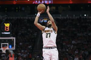 得分很稳定！穆雷半场10中6&罚球5中5拿到18分 另有2板3助1帽