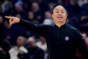 18-28！卢：第三节问题整个赛季都困扰我们 尝试了各种方法