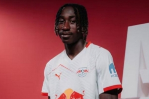 世体：巴萨计划下赛季引进一名左边锋，他们正在关注小将迪奥曼德