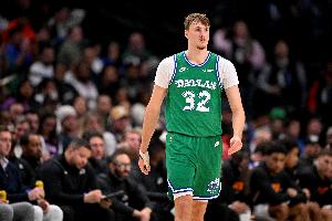 稳扎稳打！弗拉格半场5中3拿到7分4板2助 三分2中1