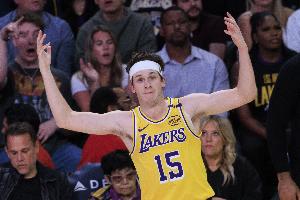 箭如雨下！湖人本场三分35投18中 命中率高达51.4%