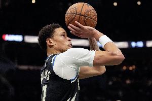 字母谈罗林斯：我打了13年的NBA 没队友能像他那样进步之大