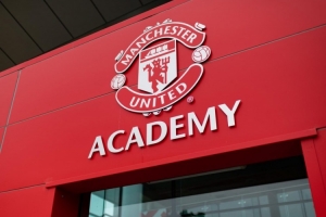 卫报：曼联青训学院核心人员大量流失，经费下降缺乏竞争力
