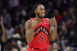 能攻能传很高效！奎克利半场16分钟 7中5拿到12分6助攻