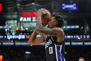 拼尽全力！蒙克17中8拿到21分6板6助 罚球5中4