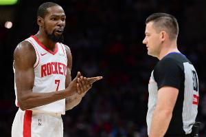 火箭1个防守回合5犯！杜兰特&阿门&小贾巴里等5人均领到犯规