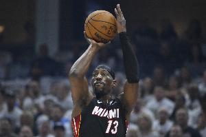 射爽了！阿德巴约单场5记三分 创造热火队史中锋球员单场最高纪录