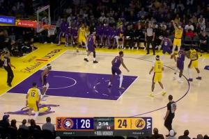 这也太吓人了！东契奇左右开弓连轰俩三分 首节已独砍18分！