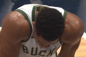 遮天蔽日！字母哥守护篮筐 腾空暴起大帽库利巴利