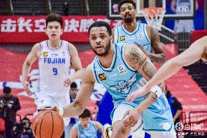 上赛季好搭档！半场韦瑟斯庞拿到10分2板4助 米奇拿到11分6板