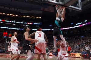 接着起飞接着扣！阿夫迪亚反击抛传 谢顿·夏普空接滑翔双手暴扣