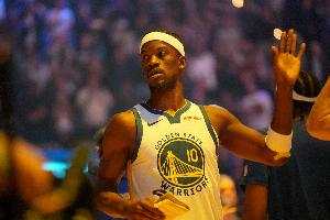 勇士官方：吉米·巴特勒左膝酸痛 本场比赛不会回归