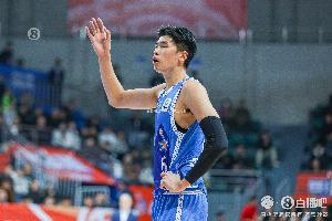 跟外援对轰！邹阳首节3中3&三分2中2拿到12分 克罗斯7中5得14分