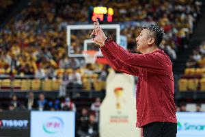 中国男篮排名暴跌！媒体人：亚洲第8成历史 底线已下探至亚洲第11