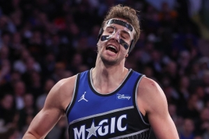 绝平上篮遭大帽！小瓦格纳17中9&罚球7中6拿到25分&一度三罚追平