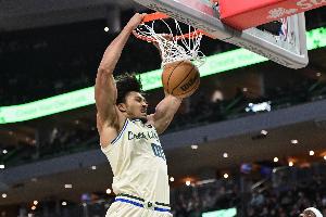 替补奇兵！希姆斯半场5中5高效拿下10分7篮板