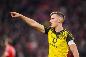 拜仁总监：施洛特贝克是很出色的球员，但我们对自己的阵容很满意