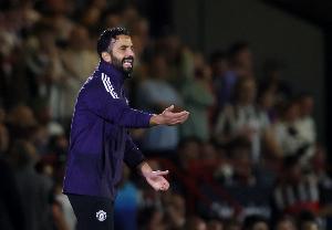 记者：曼联招募总监维维尔看台观战，同行有多名经纪人和球探