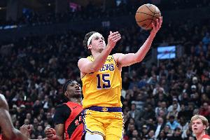 22场比赛十几套首发？里夫斯：我们有时在场上的阵容确实有些奇怪