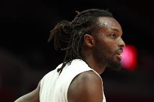 内外开花！格兰特半场9中4拿到15分3板 三分4中2