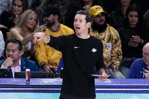 雷迪克：我们后三节合计赢了1分 但最终还是输了21分