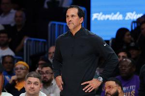 双塔先发！斯波：首发阵容的表现不均衡 防守表现未达到预期