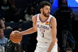 暴打浓眉！霍姆格伦11中6拿到15分8板1帽 正负值+16