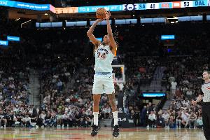 手感滚烫停不下！瓦塞尔半场轰进7记三分 11中7拿到25分3板2助1帽