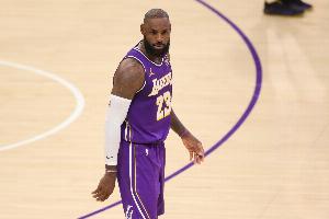 40岁老汉的调整能力！上一场詹姆斯8分赛季新低 今天29分赛季新高