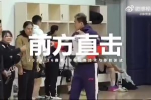 路威：库里改变了比赛！作为控卫的他理应和科、詹、乔相提并论！