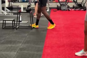 霍奇斯：科比与乔丹不同在于 科比上罚球线投篮乔丹都打成2+1